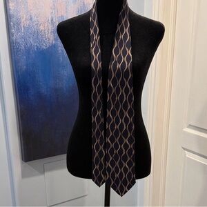 Hugo Boss Black and Gold Wave Scarf